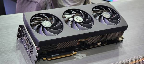 Инсайдер: NVIDIA выпустит RTX 5080 перед RTX 5090